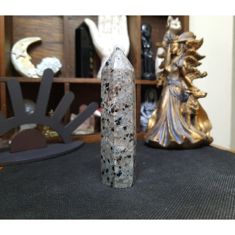 UV Reactive Yooperlite Crystal Tower - Picture 4 of 6